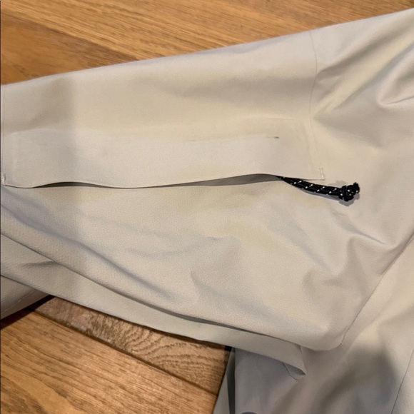 Isaora Gray Rain Shell - M - Picture 6 of 9